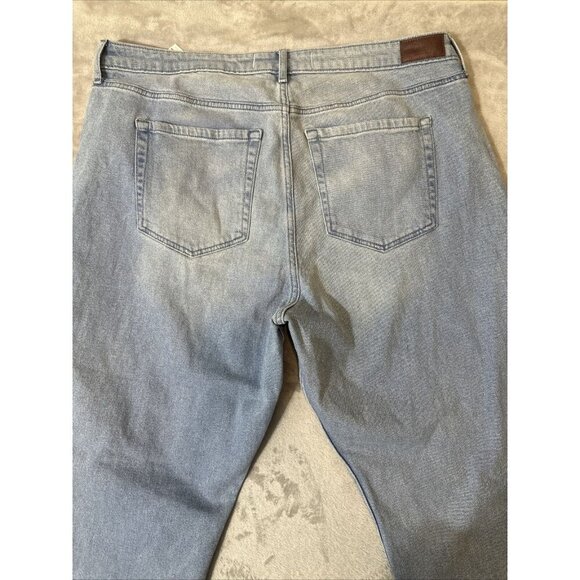 Women’ Hollister Curvy High Rise Mom Jeans Light Was Raw Hem Size 19R 34x27 NWT - Picture 14 of 16